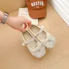 Zapatos de Princesa con Pedrería de Moda para Niñas 2026 Primavera/Otoño Nuevo Estilo Zapatos de Boca Baja Zapatos Individuales Niños Medianos y Grandes Zapatos de Cristal con Lazo Zapatos de Cuero