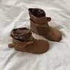 Botas de cano médio estilo francês com laço para mulheres, novo modelo de verão 2026, bico redondo, de dobrar, com sola grossa, botas da moda, botas versáteis de ajuste justo