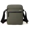 Bolso de Hombre Sencillo y Elegante Modelo Nuevo Primavera 2025 Bolso de Hombro Cruzado para Hombre Bolso Ligero para Viajes de Trabajo Bolso con Múltiples Compartimentos