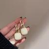 Pendientes de flores con gotas de aceite blanco y aguja de plata, elegantes y nuevos, de Corea del Sur, ligeros, lujosos y de alta calidad.