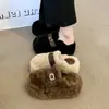 Chinelos peludos femininos, de tamanho pequeno, com sola grossa, que aumentam a altura, bico fechado, sem calcanhar, novo estilo inverno 2026, forrados com fleece, para usar ao ar livre, chinelos de algodão plataforma