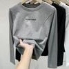 Camiseta de Manga Longa em Fleece Escovado De Rong, Outono 2026, Top Base Curto de Corte Slim, Estilo Outono e Inverno, Design Espinha de Peixe