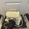 Bolso Cuadrado Pequeño de Textura de Alta Gama para Mujer 2025 Nuevo Bolso Versátil Tipo Almohada Bolso Sencillo para la Axila Bolso de Hombro Cruzado de Moda