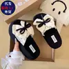 Chinelos de bolinhas com laço estilo coreano para mulheres, para uso externo no verão, novas sandálias super populares de 2026, chinelos versáteis com sola grossa