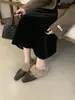Meias Pantufas Peludas Retro Bico Fino para Mulheres, adequadas para Outono e Inverno, com forro de pelúcia, estilo mule, sapatos slip-on estilosos e confortáveis