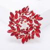 Broche Coroa de Flores de Cristal Retrô Europeu e Americano para Mulheres, Novo Alfinete Floral Versátil com Design Único, Acessório de Terno Flor