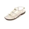 Sandálias Romanas Casuais para Mulheres, Design de Nicho Estilo Hong Kong, Fivela de Metal, Confortáveis, Versáteis, Verão 2026, Salto Baixo, Bico Redondo, Bico Aberto