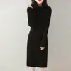 Novo vestido de tricô para mulheres, 100% lã, vestido suéter justo, saia longa listrada, acima do joelho, gola alta empilhada, vestido base para mulheres