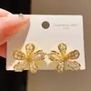 Brincos de Prata Banhados a Ouro Real 18K com Zircônia Flor Stud Estilo Coreano Exquisitos Versáteis Brincos Leve Luxo Toque de Alto Padrão Acessórios de Brinco para Mulheres