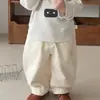 Conjunto de otoño estilo coreano para niños pequeños, camiseta de manga larga con parche tridimensional de dibujos animados + pantalones rectos casuales holgados
