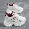 Zapatos de plataforma de suela gruesa estilo papá para mujer, moda versátil de otoño 2026, que aumentan la altura, de malla transpirable, zapatillas casuales