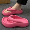 Chanclas de suela gruesa para mujer verano 2024 nuevas chanclas antideslizantes con sensación de mierda zapatillas de playa mujer verano para usar al por mayor