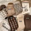 Calcetines de Tobillo Medio para Mujer en Tonos Tierra Otoño e Invierno Dibujos Animados Estilo Literario Universitario Calcetines Holgados Ins Modernos Versátiles Calcetines Largos