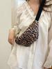 Bolsa de peito feminina com estampa de leopardo personalizada na moda transfronteiriça 2024 Nova bolsa transversal de grande capacidade de estilo europeu e americano para mulheres