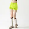 Pantalones cortos deportivos de cintura elástica con cordón, con un diseño de doble capa para mayor cobertura y un aspecto de dos piezas simulado, con bolsillos, adecuados para yoga y fitness