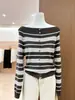Top de punto a rayas con bloques de color otoñales, de un solo hombro para mujer, con cuello Henley retro, detalles de botones, mangas largas y efecto adelgazante, perfecto para principios de otoño