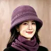 Novos estilos de outono e inverno de chapéus de tricô quentes para mulheres de meia-idade e idosas, com forro de pelo de coelho e acolchoamento extra para aquecimento adicional.