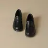 Zapatos de cuero estilo británico para mujer en stock, nueva colección primavera/otoño 2026, mocasines retro de punta redonda con suelas de plataforma negras