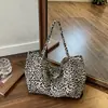 Bolso de lona con estampado de leopardo retro estilo americano nuevo modelo 2026 de gran capacidad casual simple para hombro o cruzado