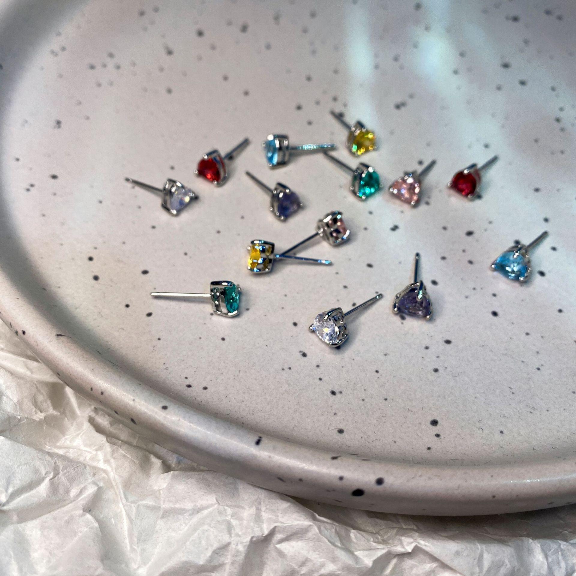 R318#锆石爱心耳钉