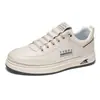 Otoño 2026 Nuevos Zapatos de Hombre Transpirables Blancos Hombres Modernos Versátiles Suela Gruesa Zapatos Deportivos Casuales Zapatos de Tabla Zapatos de Moda