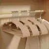 Perchas Gruesas para Ropa de Casa, Perchas de Resina Mate, Perchas para Adultos, Perchas Antideslizantes Recubiertas de Plástico, Perchas que No Dejan Marca, Perchas para Ropa de Niños