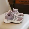 Zapatos de papá para niñas Estilo Verano Malla Transpirable Suela Blanda Zapatos Deportivos para Niños Ligeros Antideslizantes Zapatos Casuales para Escuela Primaria Zapatos de Moda