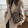Bolso cruzado de hombro de cuero PU con textura de impresión de letras retro, gran capacidad, nueva tendencia de moda primavera 2025
