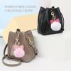 Couro PU Laço Pom Pom Pingente Charme de Bolsa Moda Pelúcia Falsa de Coelho Rex Chaveiro Joias Transfronteiriças Atacado