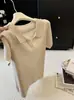 Top de punto de manga corta liso con cuello solapa, diseño simple calado, moderno, adelgazante, para un look juvenil