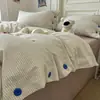 Conjunto de quatro peças estilo minimalista 100% algodão grau A estilo botão ins trama de cor listrada lençol de baixo ajustado capa de edredom individual conjunto de três peças para dormitório 4