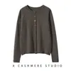 25 Cardigan de Cachemira de Color Sólido Nuevo para Primavera y Otoño, Chaqueta de Punto para Mujer con Bordes Enrollados, Versátil, Holgada, Adelgazante, con Diseño de Hombro Retorcido