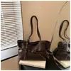 Bolso de mano casual retro de gamuza, nueva colección 2026, bolso versátil para el día a día para mujer, bolso de hombro y bolso tote de estilo relajado