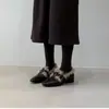 Mocasines mullidos estilo británico con forro de polar para mujer, nueva colección otoño/invierno 2026, con detalles de hebilla, planos de punta fina, cálidos y acogedores