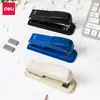 Grapadoras de papelería: Una gama completa de grapadoras Deli de tamaño mediano y que ahorran mano de obra está disponible en stock, con amplio inventario y entrega rápida