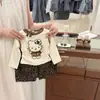 Conjunto Infantil Outono 2026 Novo Estilo T-shirt Elegante de Manga Longa com Estampa de Leopardo Calça Wide Leg Conjunto de Duas Peças