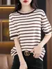 Blusa Redonda de Manga Curta Listrada Vazada Estilo Coreano, Algodão Puro Respirável com Trama Vazada, Caimento Solto, Emagrecimento, Adequada para Uso Externo na Primavera e no Verão