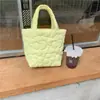 110291 INS estilo coreano dulce acolchada portátil bolsa de almuerzo bolsa de almacenamiento de bocadillos bolsa colgante para cochecito de bebé bolsa de mamá
