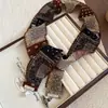 Colar de Rosa em Tecido Levemente Luxuoso Estilo Francês Doce Moda Tendência Corrente de Suéter Design Acessório de Nicho Atacado