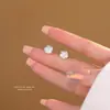 Pendientes de Flor de Ciruelo de Plata de Ley S999 para Mujer Estilo Mori Combinan con Todo Pendientes de Flor Hueca de Plata para Estudiantes Moda Pequeño Fresco Cabello