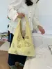 La nueva bolsa de axila de lona de nailon Henggeng con bordado de pájaros de nicho para mujer es una bolsa versátil, ligera, de secado rápido y de gran capacidad.