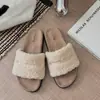 Chinelos peludos simples e planos antiderrapantes estilo coreano para mulheres, novos chinelos ins para outono e inverno 2026 para ambientes internos e externos
