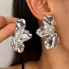 Brincos de sentido de design de liga de estilo frio europeu e americano para mulheres brincos de folha retrô Brincos de moda de joias transfronteiriças para mulheres