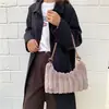 Bolso de felpa de otoño e invierno para mujer, nuevo bolso de hombro versátil de moda, bolso tote de gran capacidad, bolso peludo para debajo del brazo, bolso para teléfono móvil
