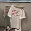 Camiseta Retro Feminina Plus Size com Estampa de Letras, Manga Curta de Um Ombro, Design de Verão para Mulheres um Pouco Cheinhas, Caimento Solto Único, Top Emagrecedor