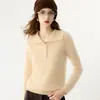 Nueva camiseta base de punto de cachemira para otoño e invierno, moderna, corte holgado, adelgazante, cuello semi-alto con hebilla, color liso elegante para mujer