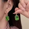 Nuevos pendientes y tachuelas de moda europea y americana de diamante cuadrado esmeralda simples y elegantes para mujer al por mayor