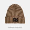 Gorro de punto coreano para mujer, cálido gorro de invierno con protección para los oídos, grueso, resistente al viento y al frío, gorro de lana con letras
