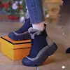 Botas de neve femininas com zíper, nova coleção de inverno 2026, forradas com fleece para aquecimento, botas de couro fashion e casuais, botas de algodão com sola grossa, sapatos femininos com sola macia
