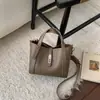 Bolso tipo cubo de otoño estilo coreano y japonés, correa de un hombro, bolso cruzado de moda, diseño nuevo, exquisito patrón de conejo 2026